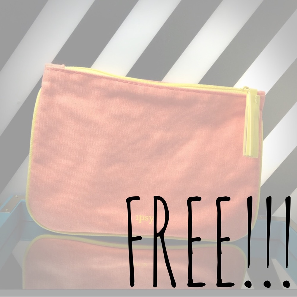 🌟 FREE WITH $15 PURCHASE! 🌟 NWT MAKEUP BAG!